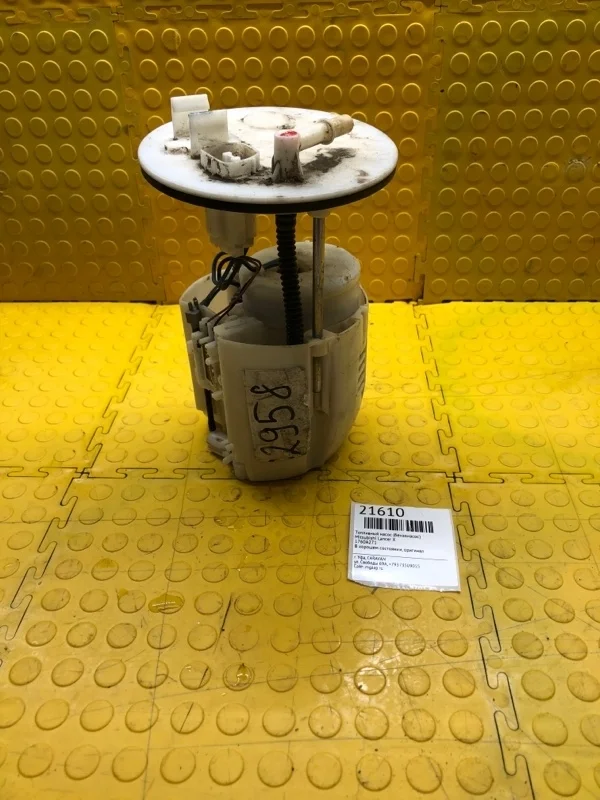 Топливный насос (Бензонасос) Mitsubishi Lancer 1760A271 X