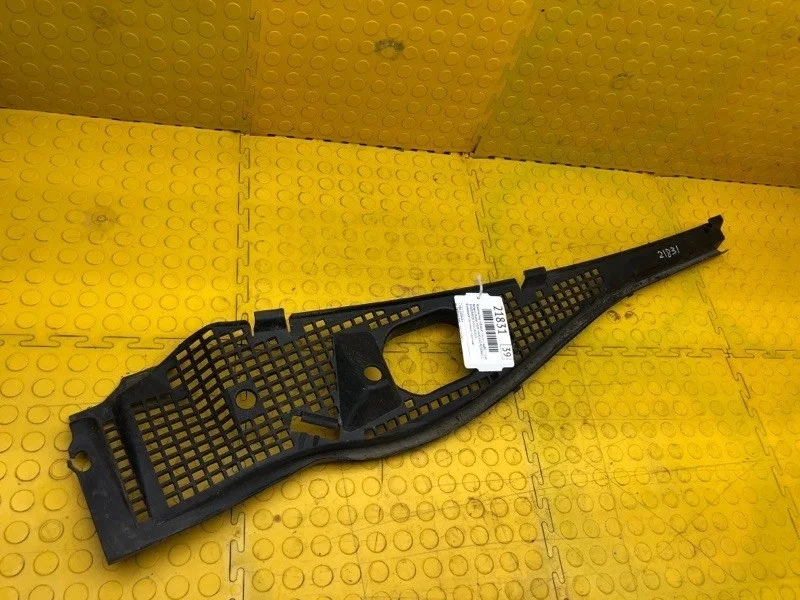 Решетка под лобовое стекло ( жабо ) Renault Duster 2018 6001546859 HSM H4MD430 P036945, правая