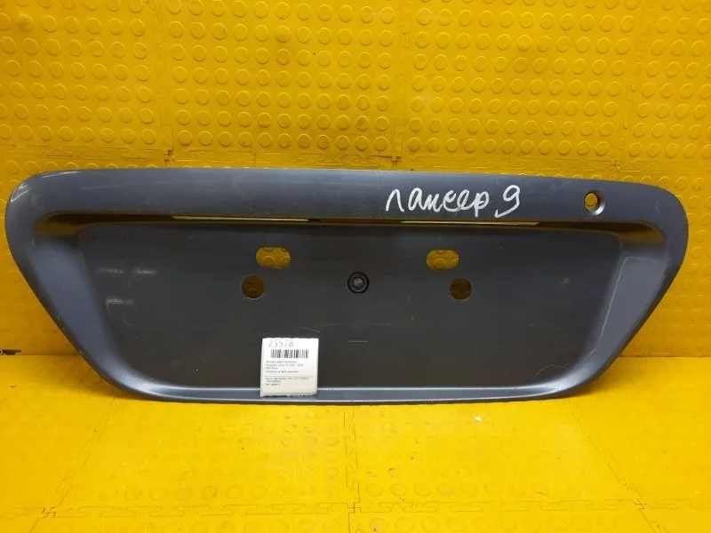 Накладка двери багажника Mitsubishi Lancer 2003 - 2010 MR379016 CS