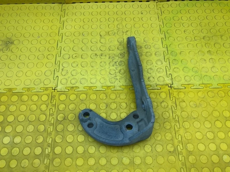 Кронштейн Nissan Terrano 2016 3393000Q0A F4RE410