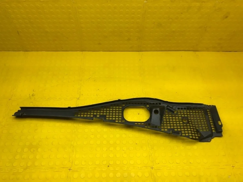 Решетка под лобовое стекло ( жабо ) Лада Largus 8200294316, правая