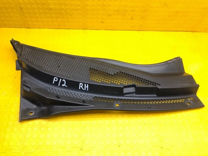 Решетка под лобовое стекло ( жабо ) NIssan Premiera 66862AU315 P12, правая