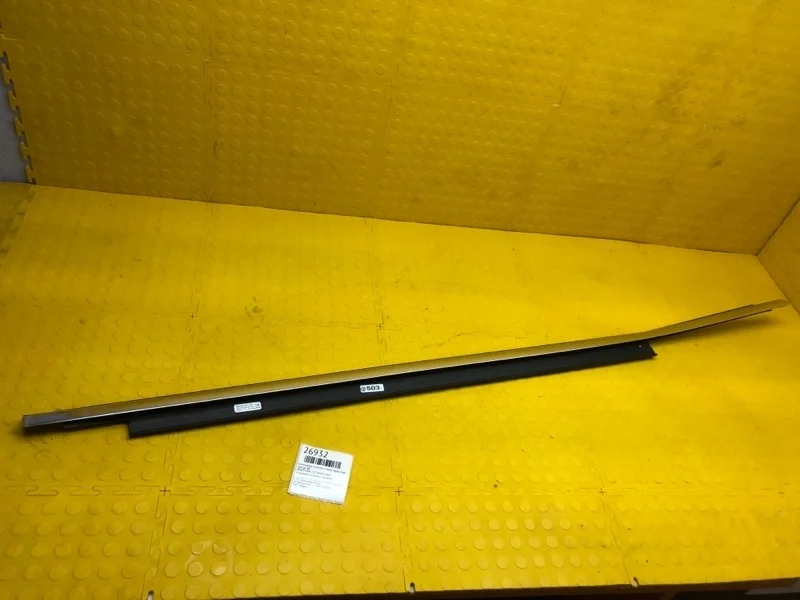 Уплотнитель опускного стекла Audi Q5 8R0853284C2ZZ 8R, передний правый