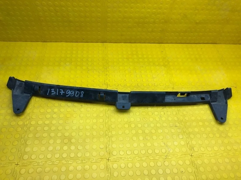 Кронштейн бампера Opel Corsa 13179908 D, задний