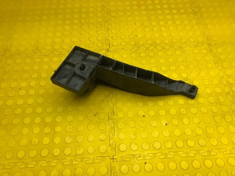 Кронштейн бампера Suzuki Vitara 7183565J00