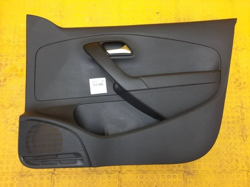 Обшивка двери Volkswagen Polo 2016 6RU867012G CWV 244305, передняя правая