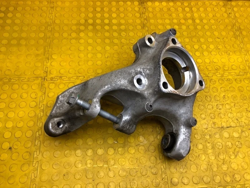 Кулак поворотный Skoda Kodiaq 2019 5QF505435F NS7 CZDA, задний левый