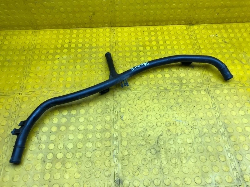 Патрубок Skoda Kodiaq 2019 04E121070AD NS7 CZDA