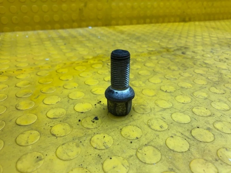 Болт колесный Skoda Kodiaq 2019 WHT001812 NS7 CZDA