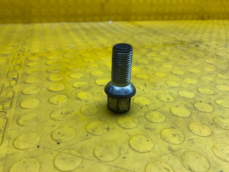 Болт колесный Skoda Kodiaq 2019 WHT001812 NS7 CZDA