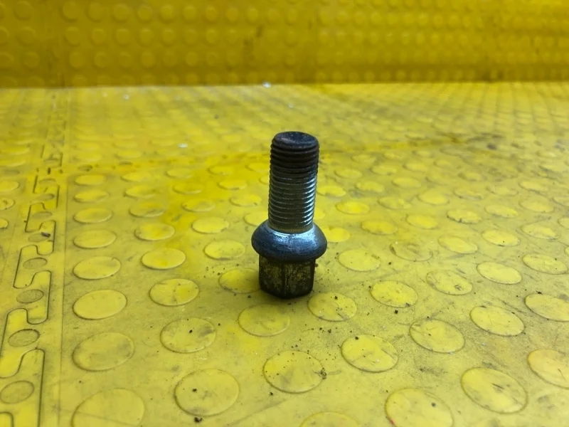 Болт колесный Skoda Kodiaq 2019 WHT001812 NS7 CZDA