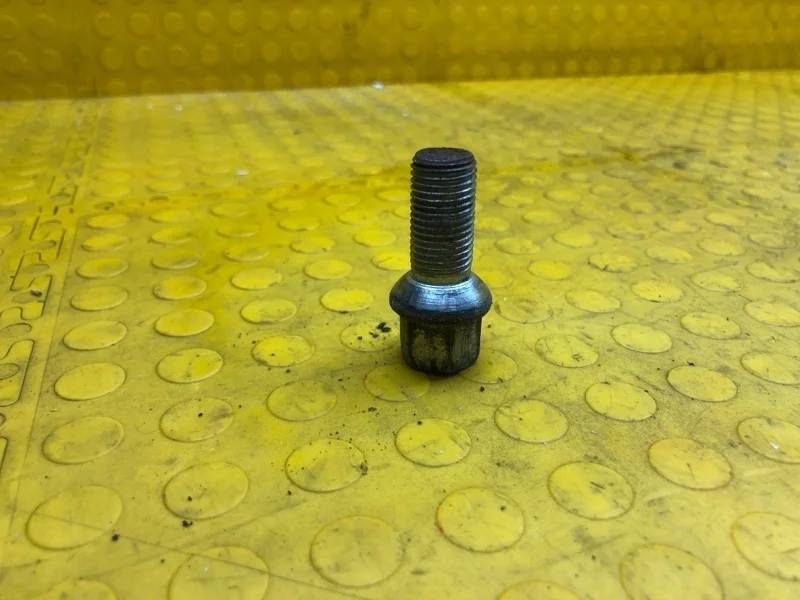 Болт колесный Skoda Kodiaq 2019 WHT001812 NS7 CZDA