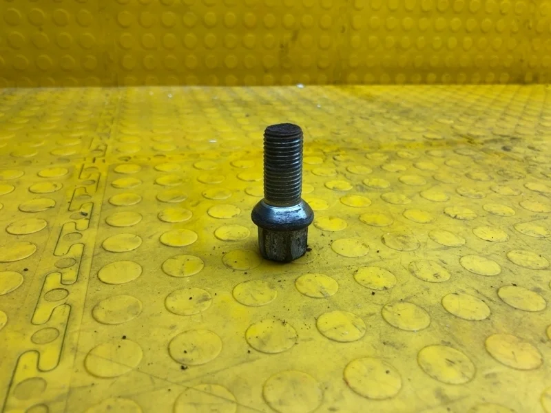 Болт колесный Skoda Kodiaq 2019 WHT001812 NS7 CZDA