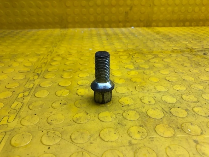 Болт колесный Skoda Kodiaq 2019 WHT001812 NS7 CZDA