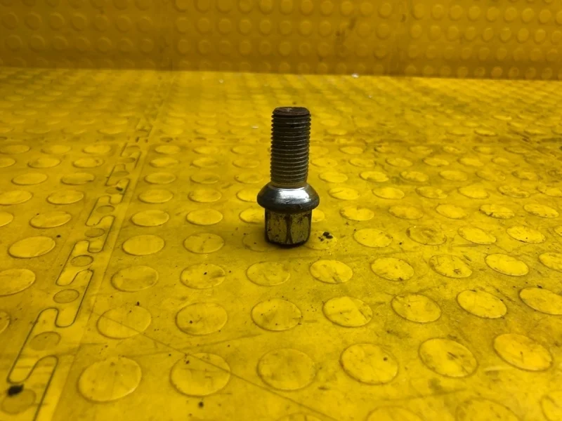 Болт колесный Skoda Kodiaq 2019 WHT001812 NS7 CZDA