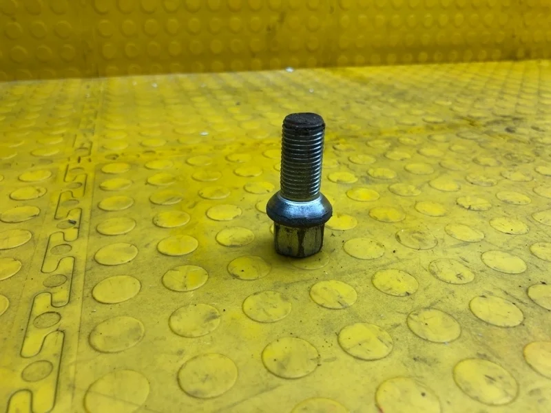 Болт колесный Skoda Kodiaq 2019 WHT001812 NS7 CZDA