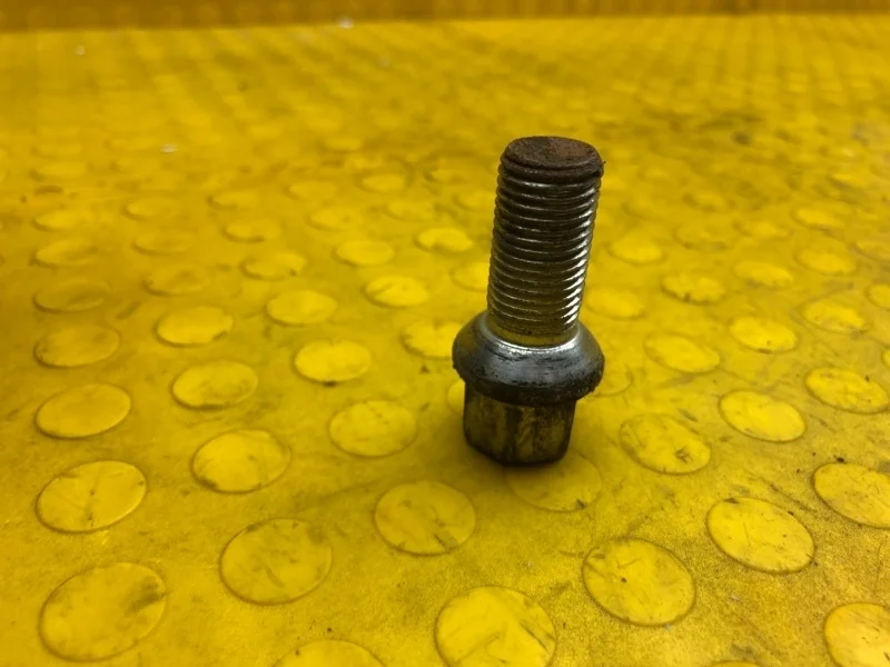 Болт колесный Skoda Kodiaq 2019 WHT001812 NS7 CZDA