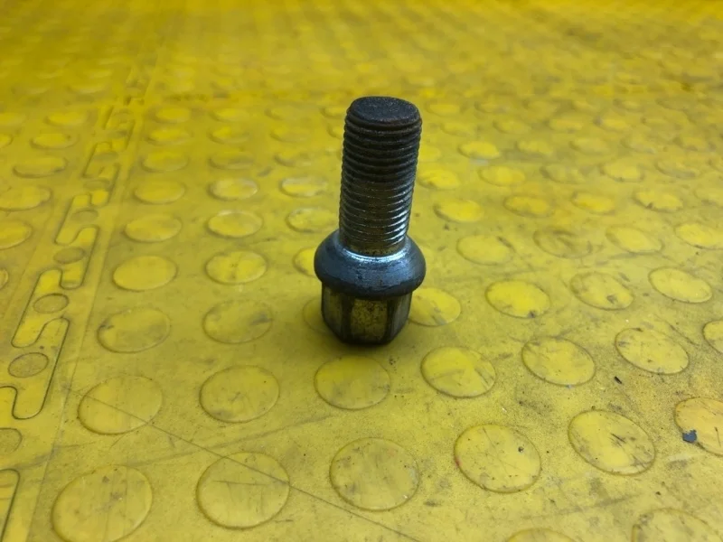 Болт колесный Skoda Kodiaq 2019 WHT001812 NS7 CZDA