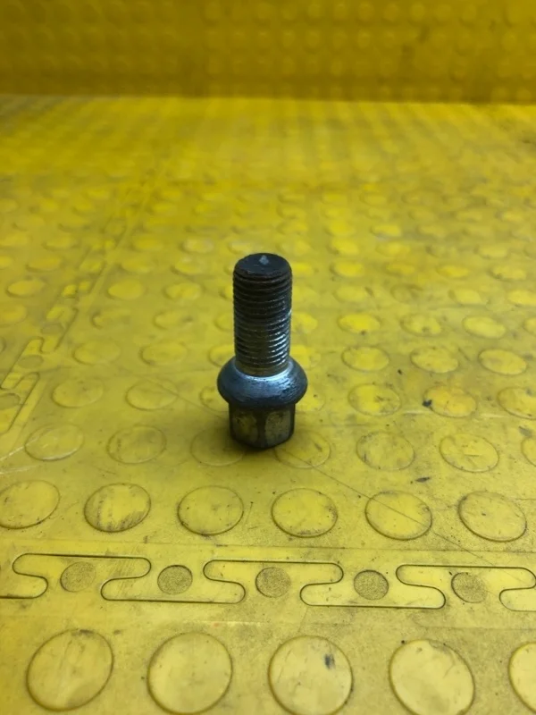 Болт колесный Skoda Kodiaq 2019 WHT001812 NS7 CZDA