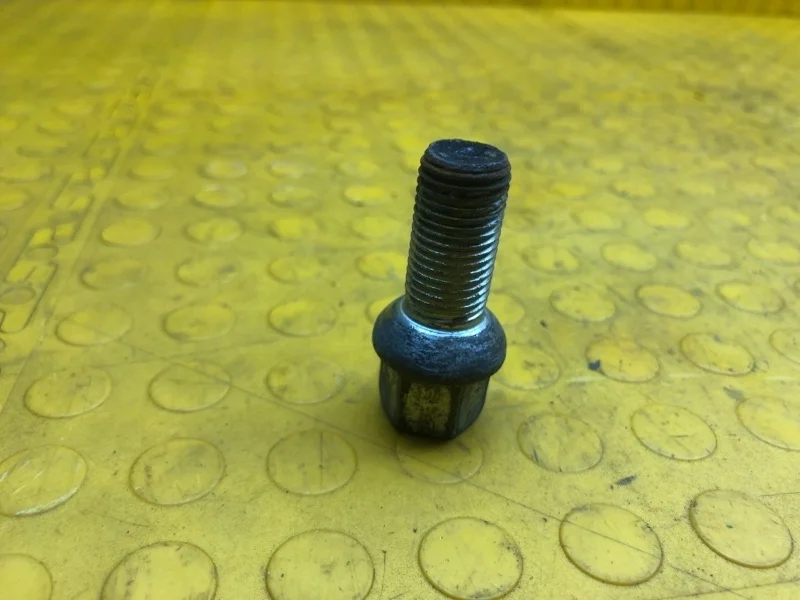 Болт колесный Skoda Kodiaq 2019 WHT001812 NS7 CZDA