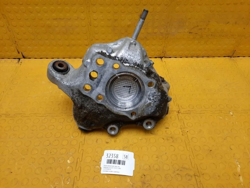 Кулак поворотный Honda Accord 2008 52215TL0G50 CU2 K24Z3, задний левый