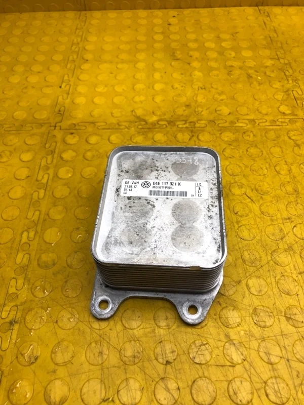 Радиатор Масляный Skoda Octavia 2017 04E117021K CWV-415077