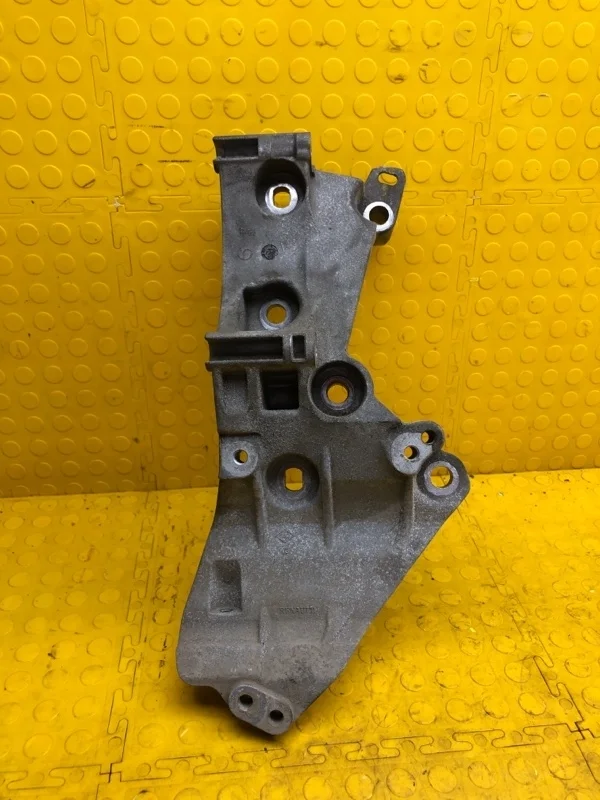 Кронштейн генератора Renault Duster 2021 8200669494 K9KR858D165990
