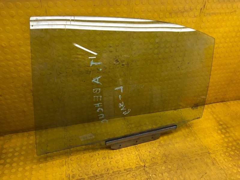 Стекло двери Toyota Avensis 6810405100 AZT250L, заднее левое