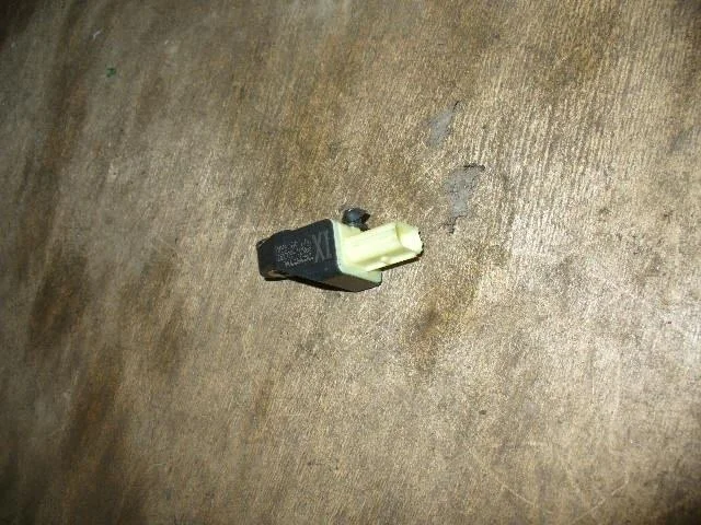 Б.у. датчик удара TOYOTA LAND CRUISER J200 TOYOTA LAND CRUISER J200