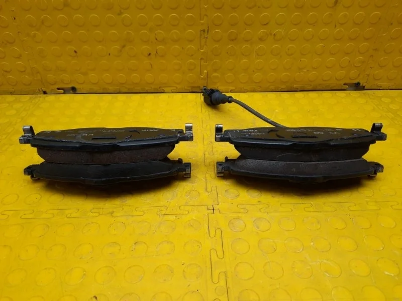 Тормозные колодки Skoda Karoq 2021 8V0698151 DJKA, переднее