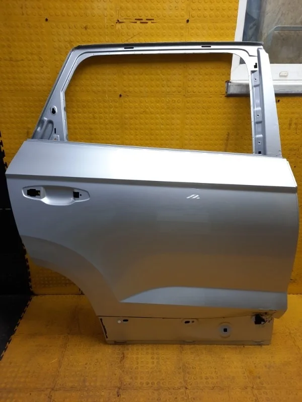 Дверь Skoda Karoq 2021 575833052H DJKA, задняя правая