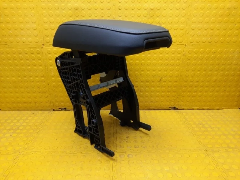 Подлокотник Skoda Karoq 2021 565864207 DJKA