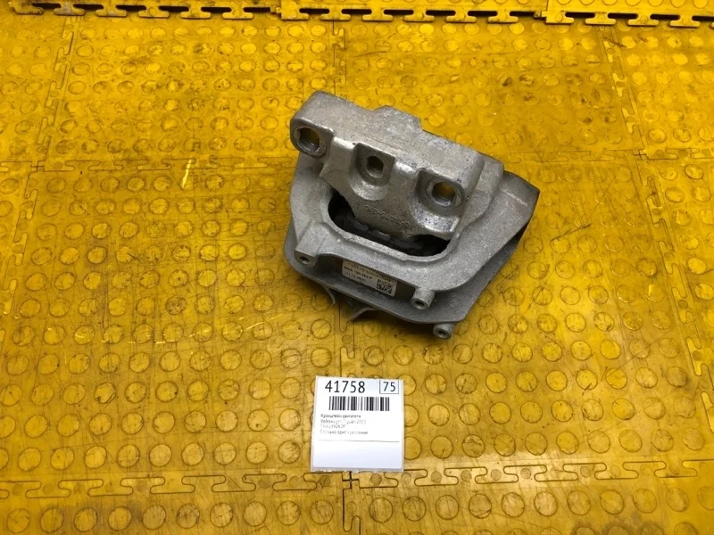 Кронштейн двигателя Volkswagen Tiguan 2021 5WA199262P