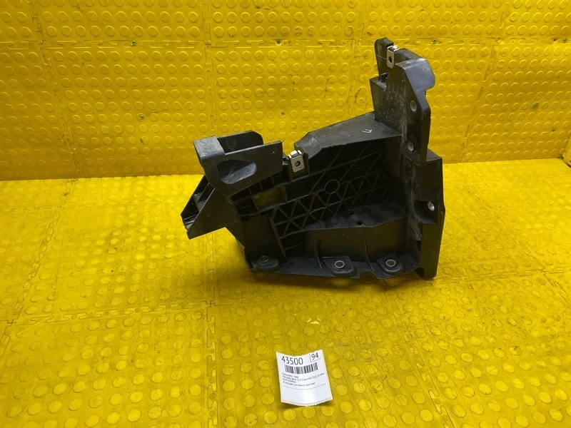 Кронштейн Mercedes-Benz GLE-Class 2020 A1676206601 AMG GLE 53 4MATIC+, правый