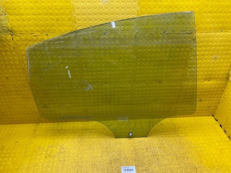 Стекло двери Volkswagen Passat 2000 - 2005 3B5845026, переднее правое