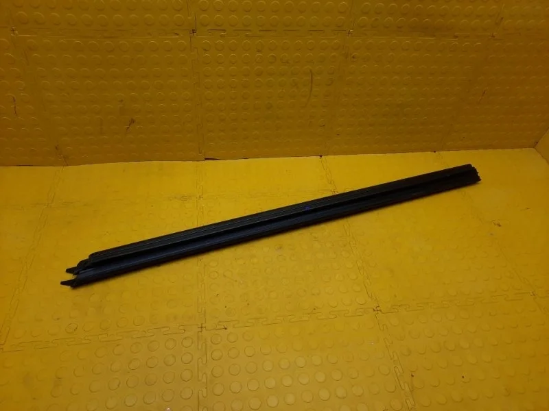 Уплотнитель опускного стекла Bmw 7-Series 2017 51337336012 G12 B57D30B, передний правый