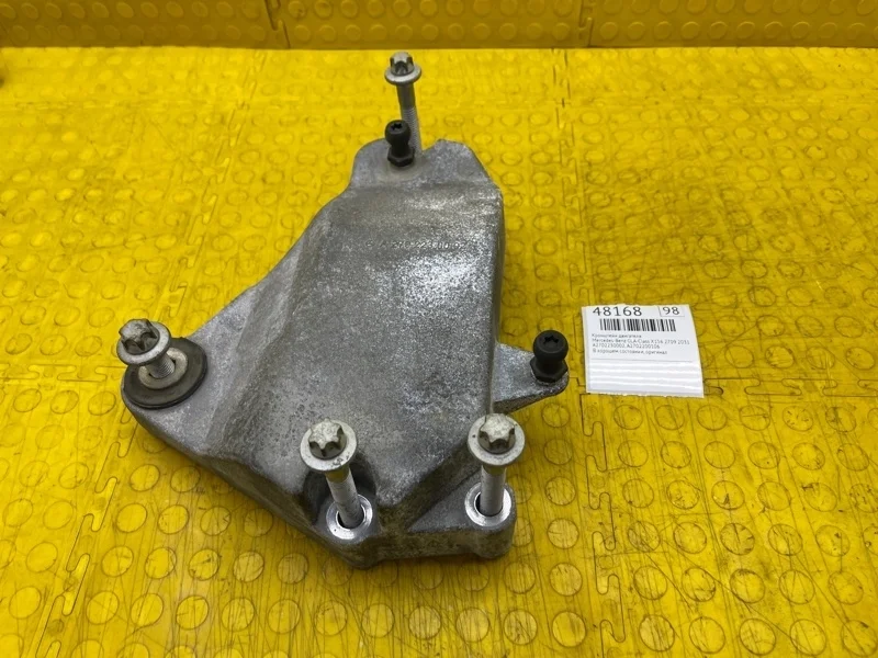 Кронштейн двигателя Mercedes-Benz GLA-Class 2016 A2702200106 X156 2709 2031012917