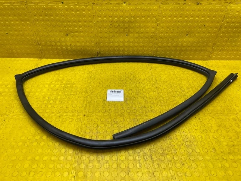 Уплотнительная резинка Mitsubishi Pajero sport 2013 5755A198 KG 4D56U CES1905, задняя правая