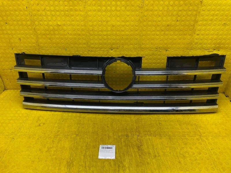 Решетка радиатора Volkswagen Touareg 2019 760853651K CR7 CVMD