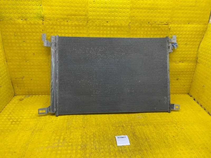 Радиатор кондиционера Volkswagen Touareg 2019 4M0816421B CR7 CVMD