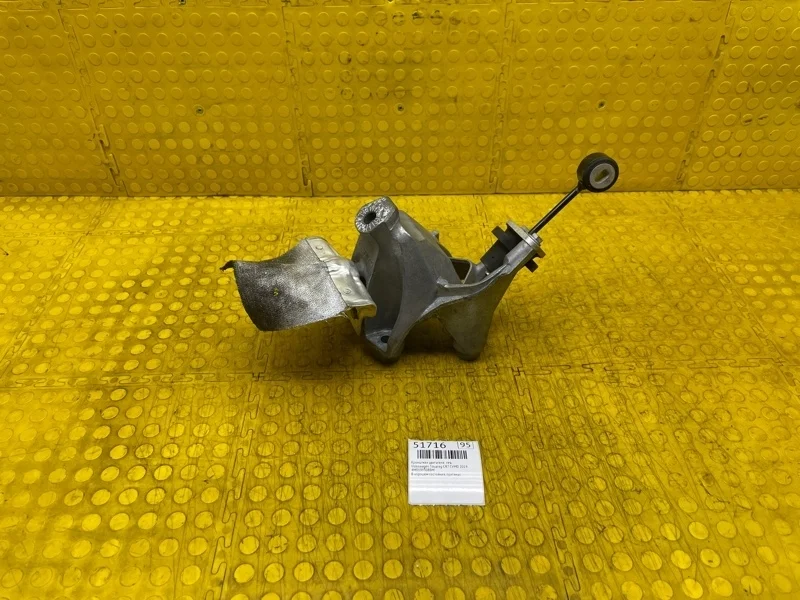 Кронштейн двигателя Volkswagen Touareg 2019 4M0199308BM CR7 CVMD, правый