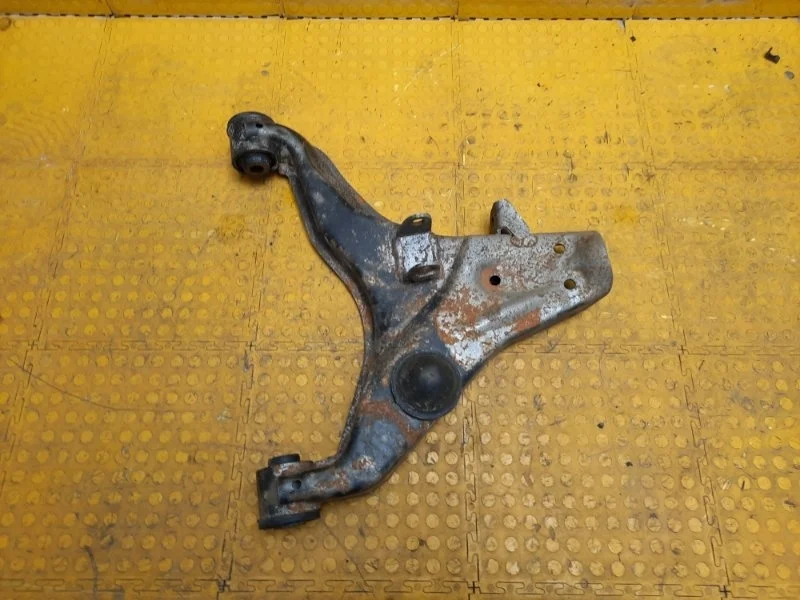 Рычаг подвески нижний Mitsubishi Pajero Sport 2013 4013A330 KG 4D56U CES1905, передний правый