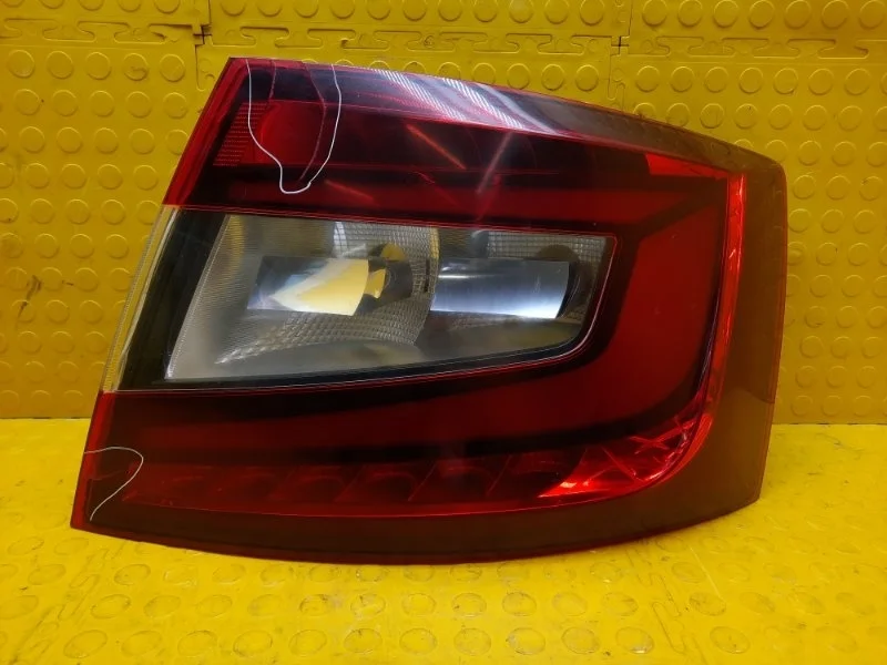 Фонарь Skoda Octavia 2017 5E5945712 5E3 CJSA, задний правый