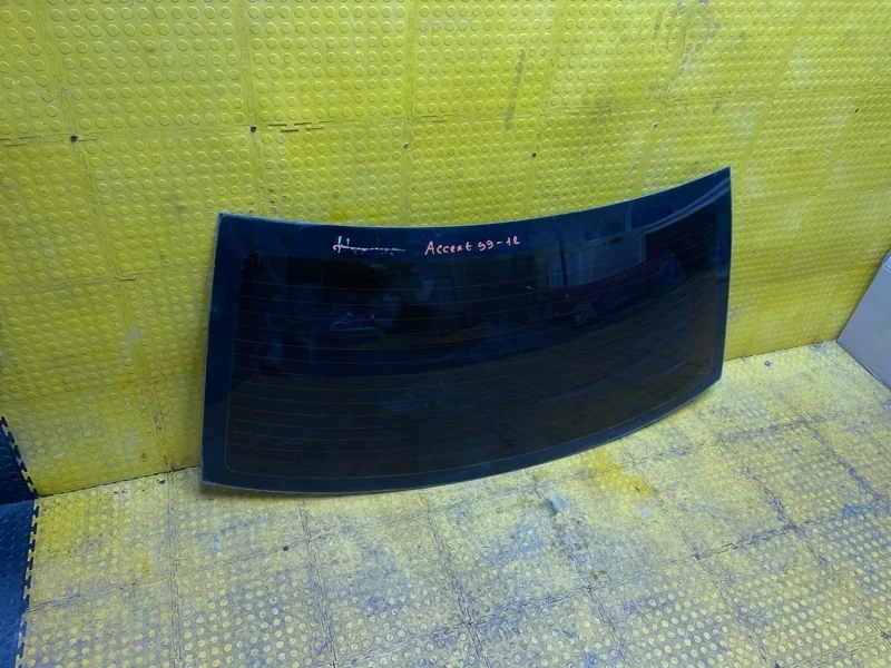 Стекло заднее Hyundai Accent 8711125131