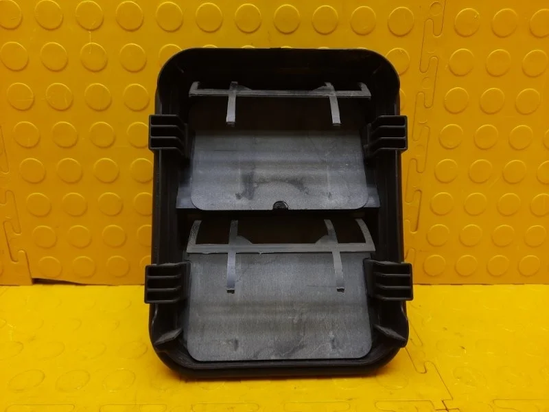 Клапан вентиляции багажного отделения Renault Arkana 2022 8200728288 JС H4ME440P025388