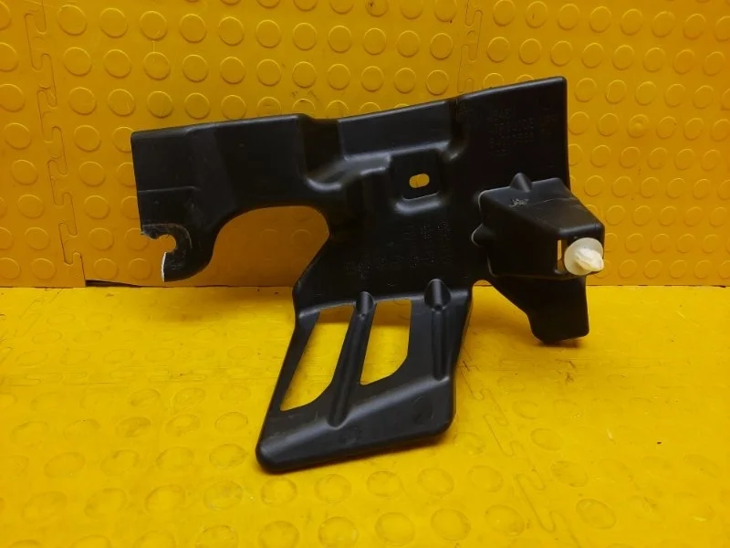 Диффузор радиатора Mitsubishi Outlander 2020 6400D586 GF0W 4B11CA7125, правый