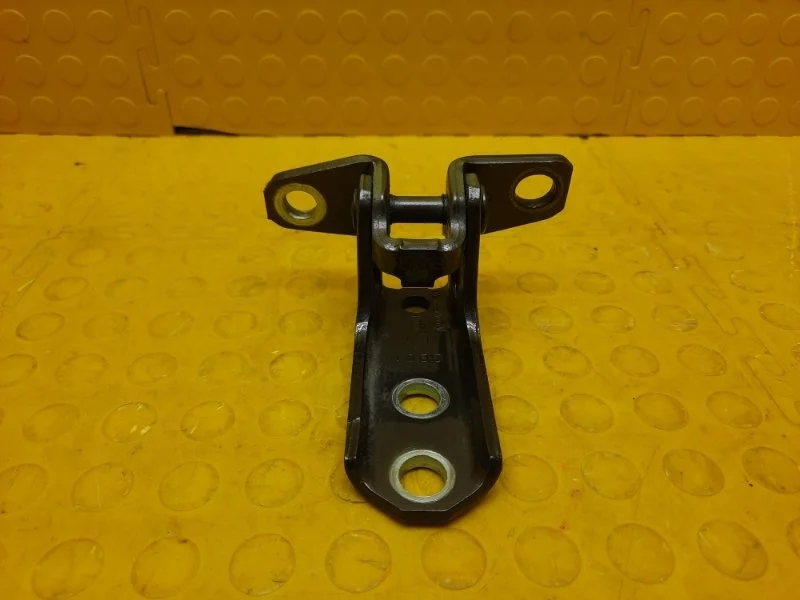 Петля двери нижняя Mitsubishi Outlander 2020 5702A063 GF0W 4B11CA7125, задняя правая