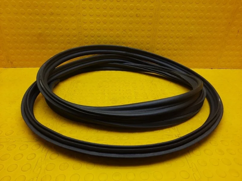 Уплотнитель двери Mitsubishi Outlander 2020 5815A067 GF0W 4B11CA7125, задний