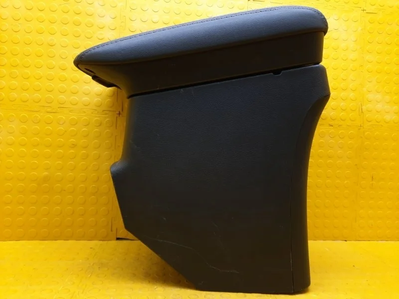 Подлокотник Mitsubishi Outlander 2020 8011C150 GF0W 4B11CA7125