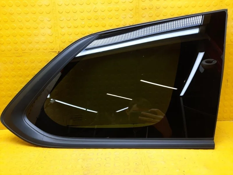 Стекло кузовное глухое Mitsubishi Outlander 2020 6121A552 GF0W 4B11CA7125, заднее правое